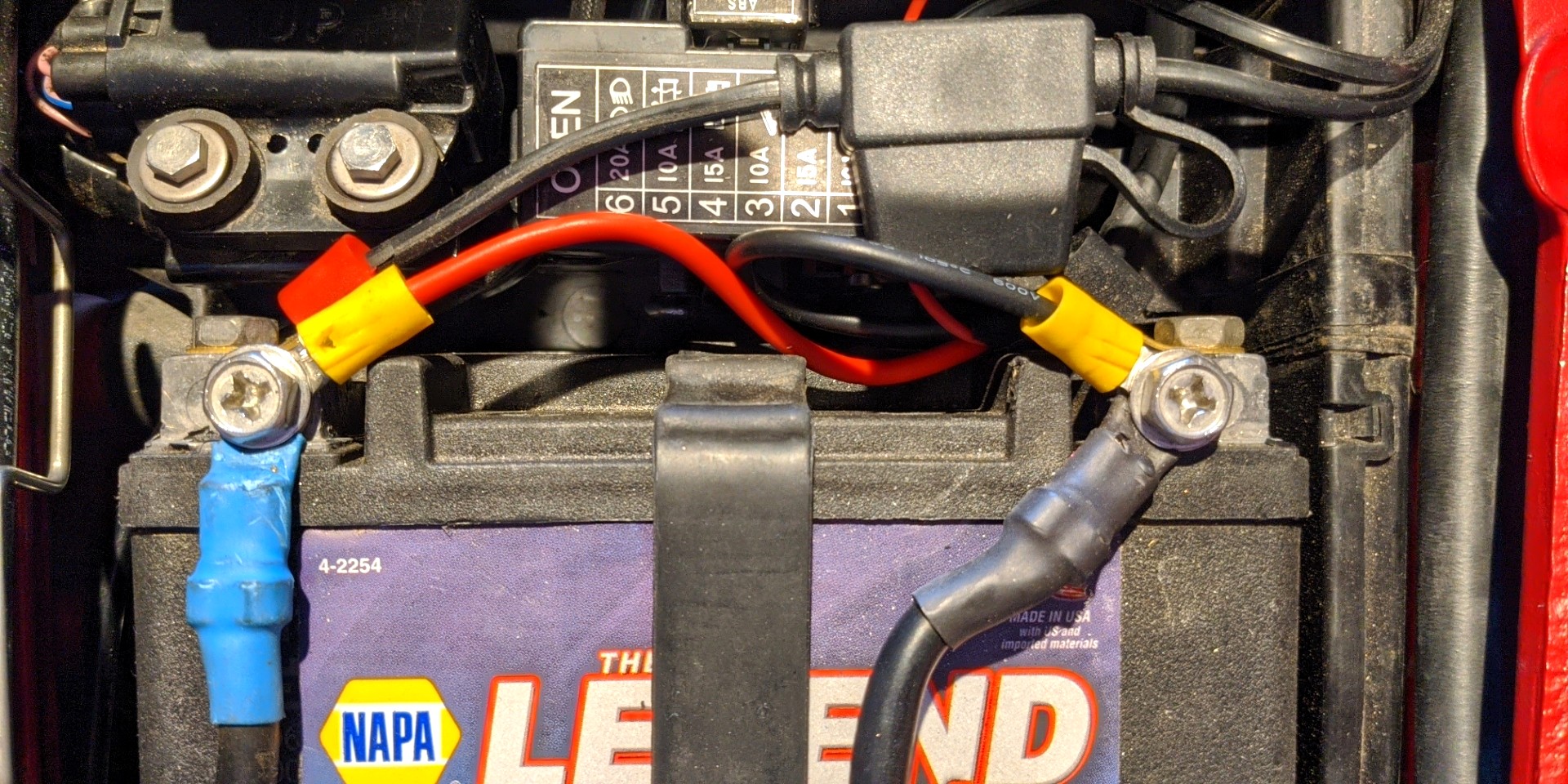 Auxiliary Power Battery Connections (Yellow)