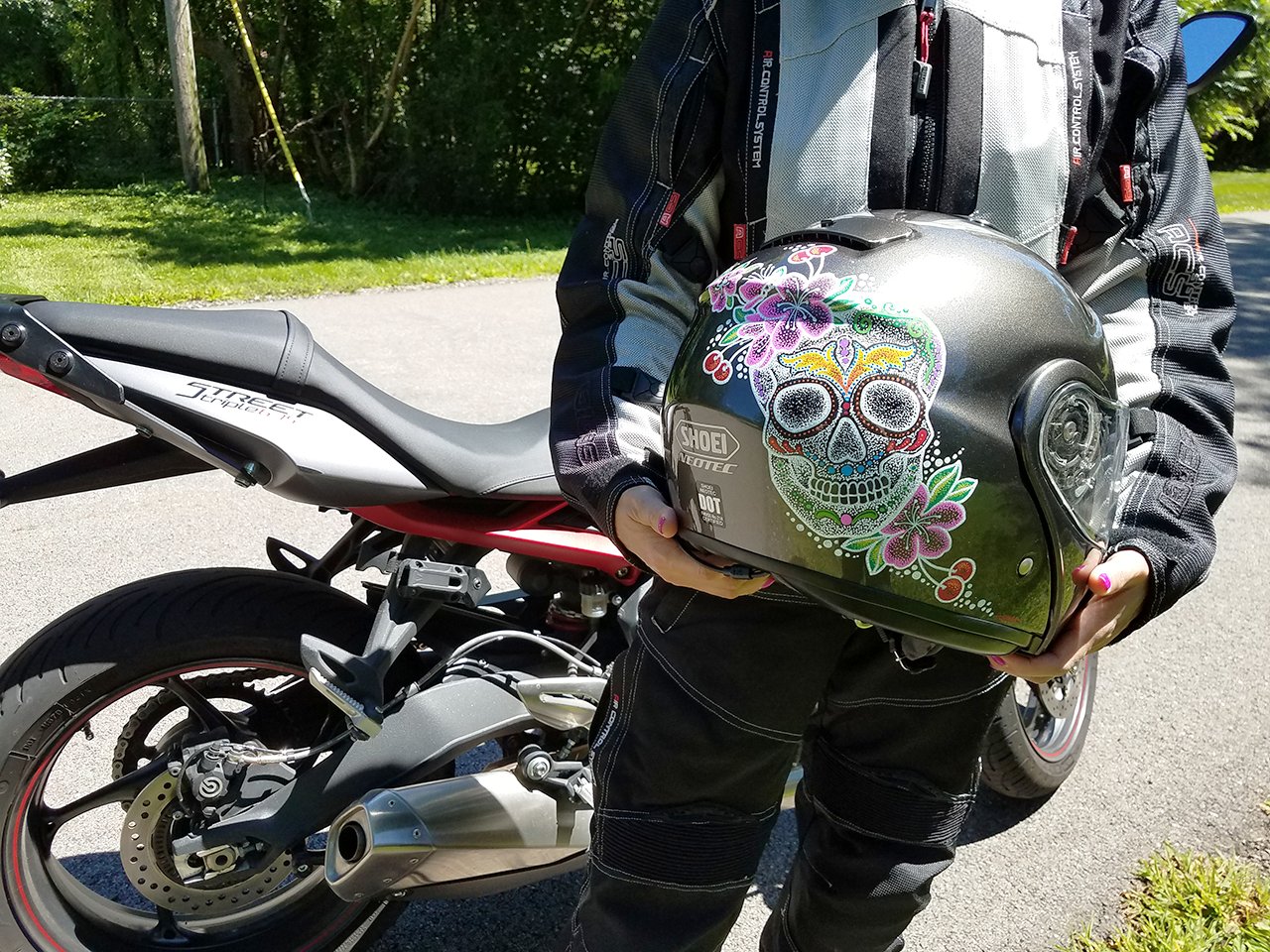 Motorcycle Helmet Painting: Custom Looks For Riding/Racing